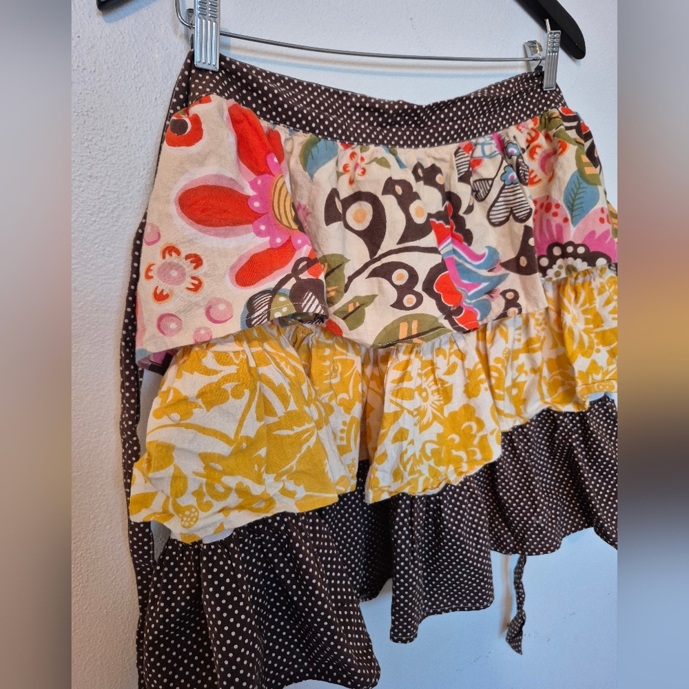 100% Cotton Tiered Apron Fun Patterns By Pier 1 Imports - Picture 5 of 6